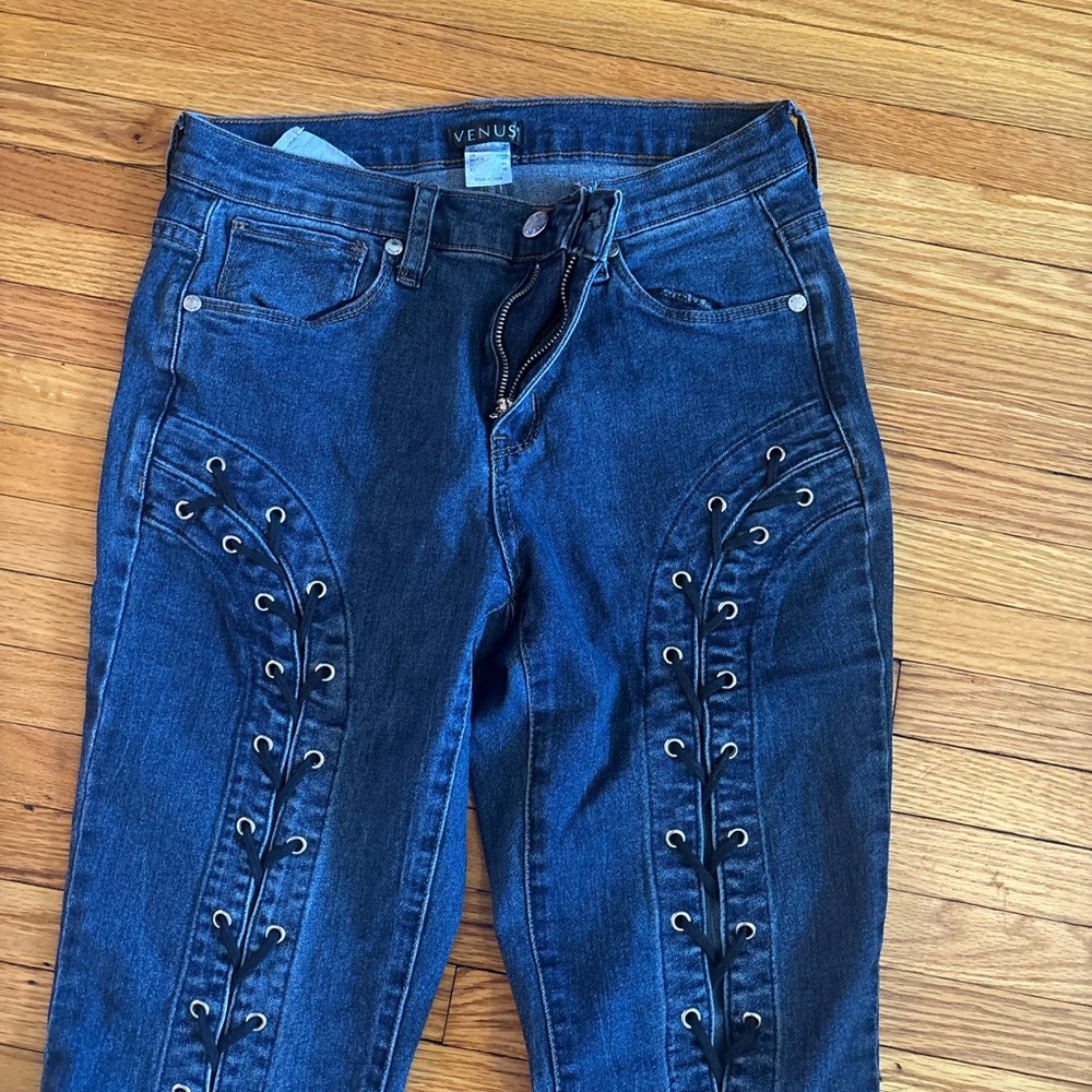 VENUS Women's Dark Blue Lace-Up Skinny Jeans